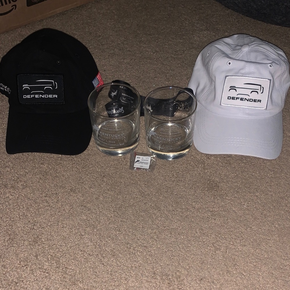 Land Rover defender, Black and White Hats